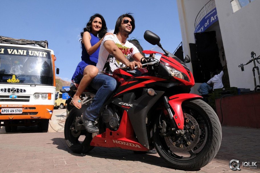 Mirchi Lanti Kurradu